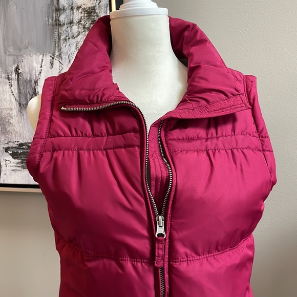 Maurices Maroon Quilted Puffer Cold Weather Small Zip Vest - Picture 3 of 7